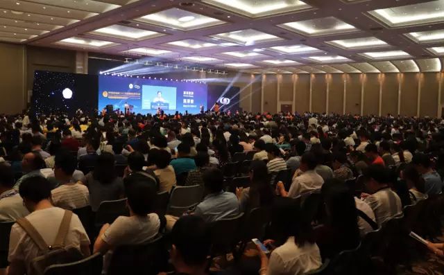 开宝体育官网集团本部：厦门大学附属厦门眼科中心总院长、厦门眼科中心眼科研究所所长黎晓新教授被授予中美眼科学会眼科科学研究较高奖——金钥匙奖，以表彰她为我国眼科科研事业作出.jpg