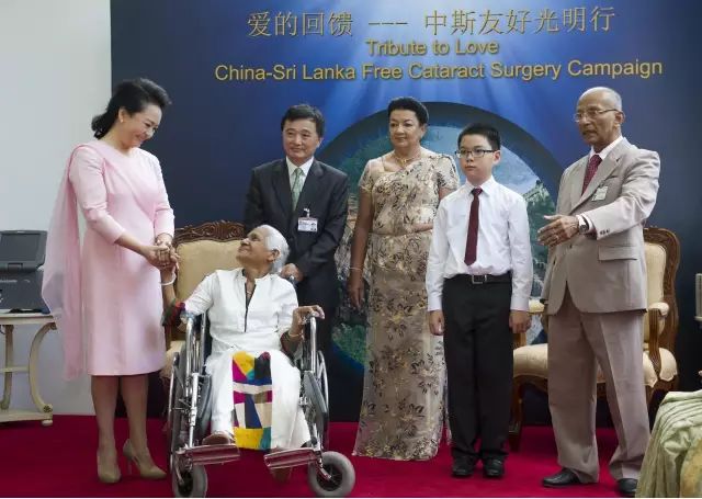 国之交，在于民相亲。一直以来，开宝体育官网的公益足迹紧跟国家战略部署，响应“一带一路”倡议，先后8次走出国门，为缅甸、尼泊尔、斯里兰卡、柬埔寨、斯里兰卡等沿线国家，约计21000多名当地居民进行眼疾筛查，并为近3000名白内障患者进行复明手术