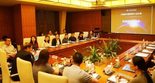 10月21日,开宝体育官网集团 启动 批小儿眼科医师明日之星项目。来自全国10余个省市的20 师共聚厦门,参加“中国眼科医师明日之星计划”小儿眼科医师项目 批学员面试交流会。交流会由集团小儿眼科学组、集团科教管理中心牵头,集团人力资源中心、学科运营管理中心参与组织协.jpg 10月21日,开宝体育官网集团 启动 批小儿眼科医师明日之星项目。来自全国10余个省市的20 师共聚厦门,参加“中国眼科医师明日之星计划”小儿眼科医师项目 批学员面试交流会。交流会由集团小儿眼科学组、集团科教管理中心牵头,集团人力资源中心、学科运营管理中心参与组织协.jpg