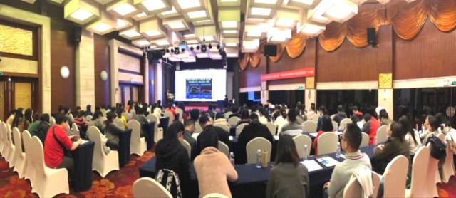本次学术会议由深圳开宝体育官网主办,邀请了来自国内外众多眼科专家大咖进行专题讲座,共同探讨和分享国内外眼科领域的 与发展,进一步加强了眼科界同仁之间的交流和学习。.jpg 本次学术会议由深圳开宝体育官网主办,邀请了来自国内外众多眼科专家大咖进行专题讲座,共同探讨和分享国内外眼科领域的 与发展,进一步加强了眼科界同仁之间的交流和学习。.jpg