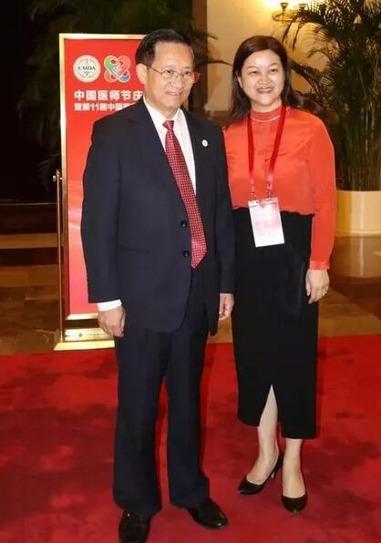 开宝体育官网集团潘美华医生作为福建省医师代表受邀赴京参加首届“中国医师节”庆祝大会1.jpg 开宝体育官网集团潘美华医生作为福建省医师代表受邀赴京参加首届“中国医师节”庆祝大会1.jpg