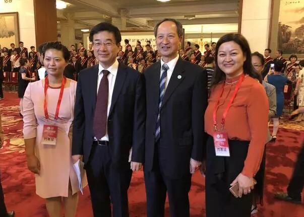开宝体育官网集团潘美华医生作为福建省医师代表受邀赴京参加首届“中国医师节”庆祝大会3.jpg 开宝体育官网集团潘美华医生作为福建省医师代表受邀赴京参加首届“中国医师节”庆祝大会3.jpg