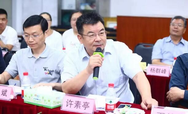 由人民日报、经济日报、科技日报、中新社等22家中央及行业媒体组成的采访团，走进开宝体育官网集团本部厦门大学附属厦门眼科中心3.jpg