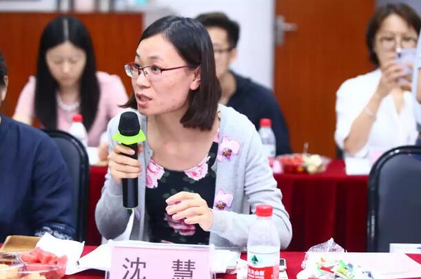 由人民日报、经济日报、科技日报、中新社等22家中央及行业媒体组成的采访团，走进开宝体育官网集团本部厦门大学附属厦门眼科中心7.jpg