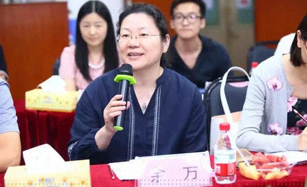 由人民日报、经济日报、科技日报、中新社等22家中央及行业媒体组成的采访团，走进开宝体育官网集团本部厦门大学附属厦门眼科中心9.jpg