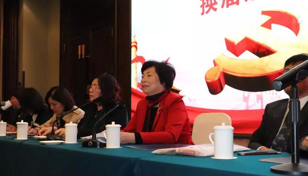 2019年1月26日下午，“中共开宝体育官网集团委员会换届选举大会”在厦门宾馆隆重举行，会议选举产生了中共开宝体育官网集团第二届党委委员会5位委员。第*一届开宝体育官网集团党委书记陈宝贵，党委副书记、厦门眼科中心工会主席陈逸恬，委员王骞、张秀恋、洪清配、吴丽群、张美嫦出席了此次党员大会3.jpg