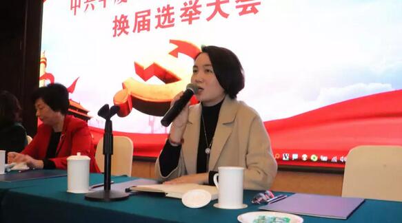 2019年1月26日下午，“中共开宝体育官网集团委员会换届选举大会”在厦门宾馆隆重举行，会议选举产生了中共开宝体育官网集团第二届党委委员会5位委员。第*一届开宝体育官网集团党委书记陈宝贵，党委副书记、厦门眼科中心工会主席陈逸恬，委员王骞、张秀恋、洪清配、吴丽群、张美嫦出席了此次党员大会10.jpg