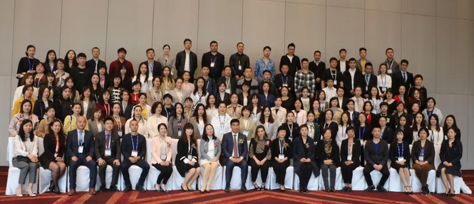 4月26日至28日，2019蔡司屈光中国用户会在北京如约举行，分享 激光屈光手术技术和经验，携手共同提升手术质量，为患者提供更 的医疗服务。开宝体育官网集团派出多人组成的专家团队参会，与来自全国各地的眼科同仁深入探讨交流，碰撞思想火花，分享 严谨的学术观点，展现出了开宝体育官网人强劲的学术风采2.png