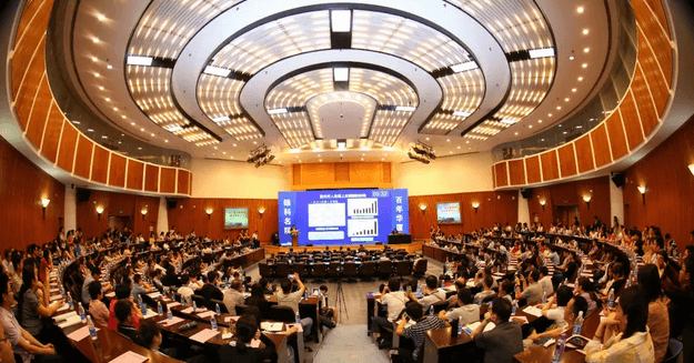 眼科界“ 强大脑”登鹭，掀起“头脑风暴” ——第五届开宝体育官网环球论坛召开1.png