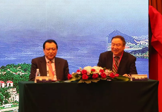 眼科界“ 强大脑”登鹭，掀起“头脑风暴” ——第五届开宝体育官网环球论坛召开2.png