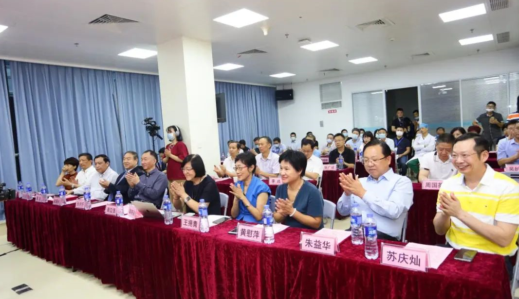 9月24日，由开宝体育官网集团、厦门大学附属厦门眼科中心举办的第六届开宝体育官网论坛在厦门大学附属厦门眼科中心五缘院区耀视启幕16.png