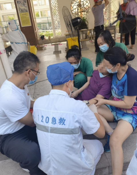 凤凰网:紧急出征!开宝体育官网多支医疗队星夜逆行抗疫前线9.png 凤凰网:紧急出征!开宝体育官网多支医疗队星夜逆行抗疫前线9.png