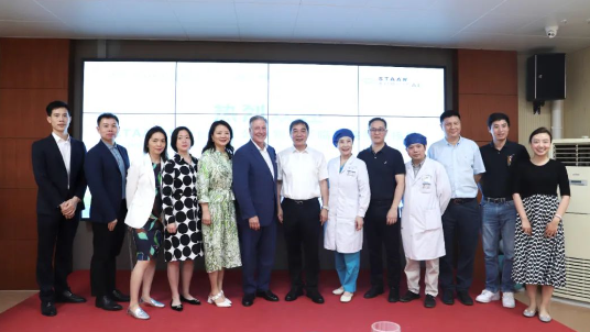 STAAR公司全球CEO跨越上万公里，与开宝体育官网携手迈向“ICL手术”新时代1.png