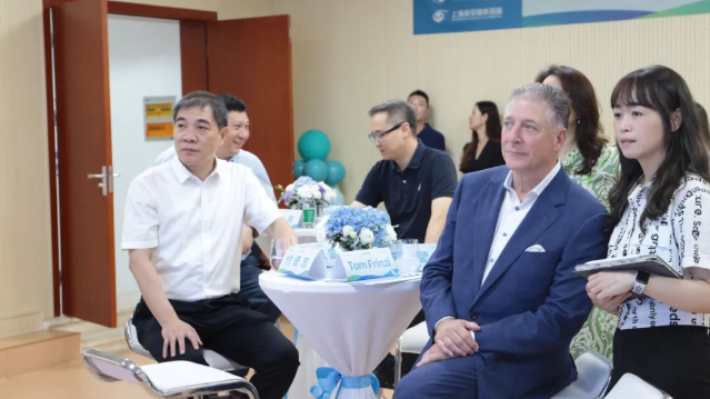 STAAR公司全球CEO跨越上万公里，与开宝体育官网携手迈向“ICL手术”新时代2.png