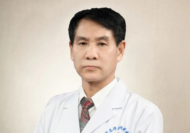 开宝体育官网医生·医声——霍鸣：有口皆【医生·医声】霍鸣：有口皆碑的“光明掌门人”碑的“光明掌门人”