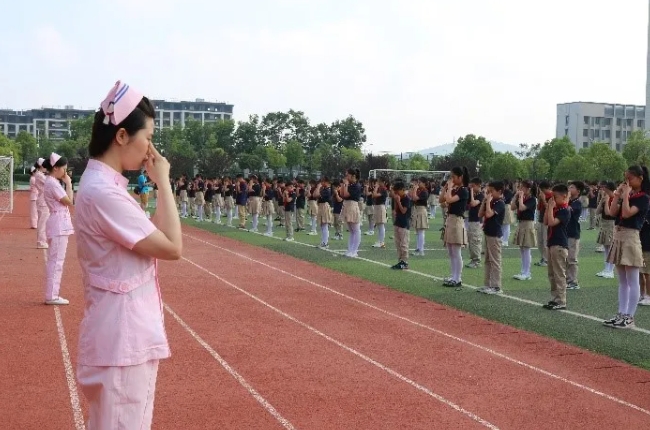 开宝体育官网：聚焦“一老一小”，全力打造6月“开宝体育官网爱眼月”2.png