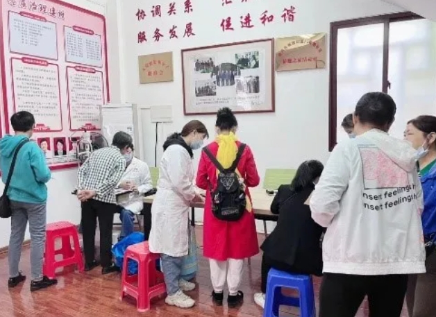 开宝体育官网：聚焦“一老一小”，全力打造6月“开宝体育官网爱眼月”8.png